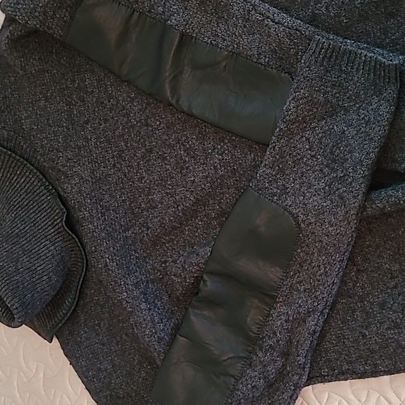 🔶️5 for $30🔶️ Max Studio Crop Mixed Media Sweater - Picture 3 of 8